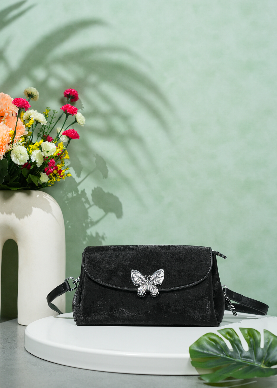 Velvexa Schwarzia Sling Bag